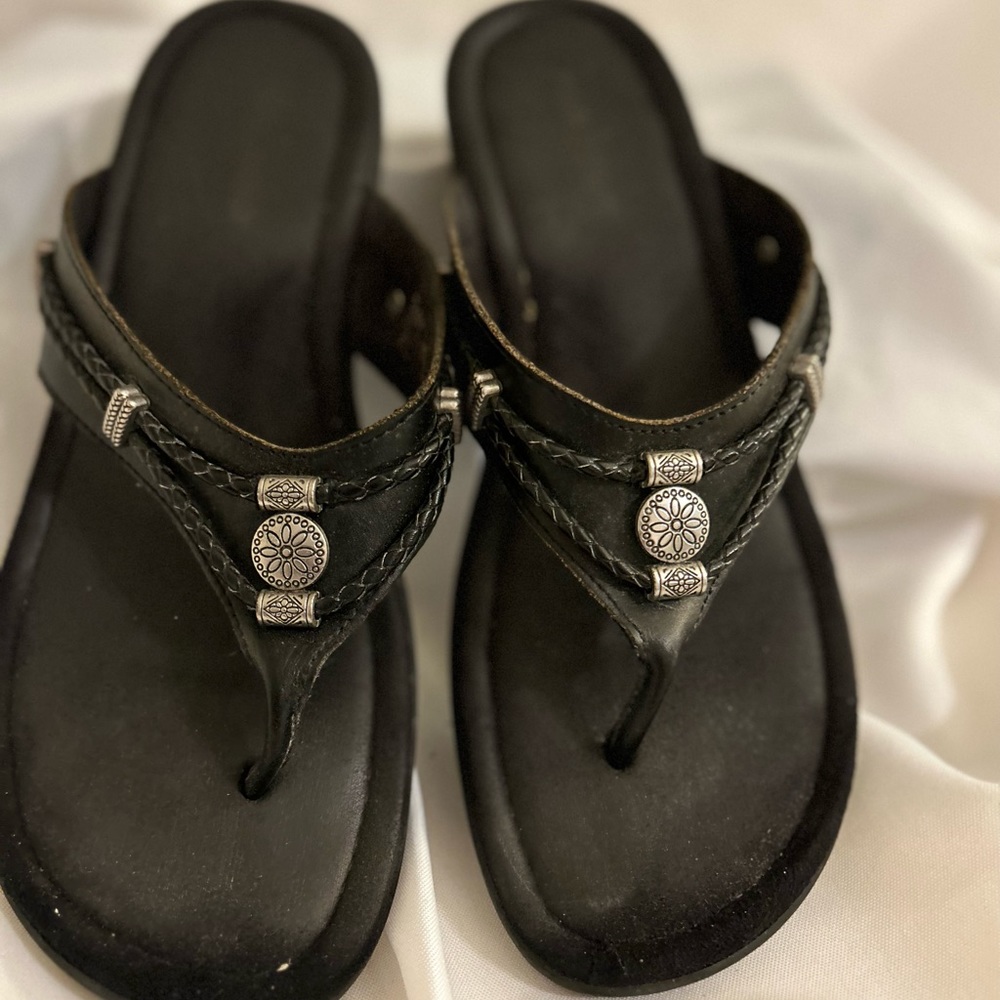 Black leather thing sandal with silver accents womens 11